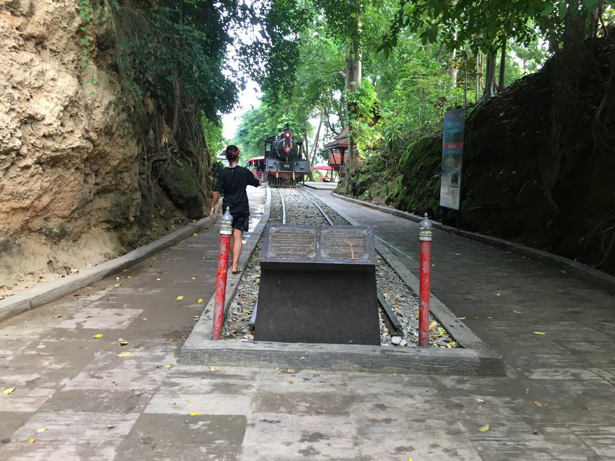 Chokchai Hotel Sai Yok Bagian luar foto